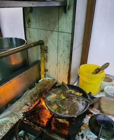 Alimente expirate la vânzare găsite în urma controalelor inspectorilor ANPC pe litoral