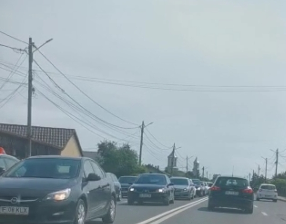 (Video) Turiștii de week-end, înapoi spre casă: Cozi kilometrice până la intrarea pe A2