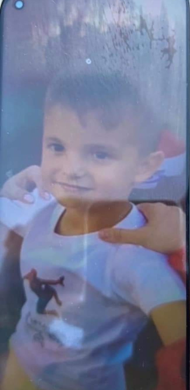 L-ați văzut? Un copil de 4 ani a dispărut pe plaja din Mamaia Nord