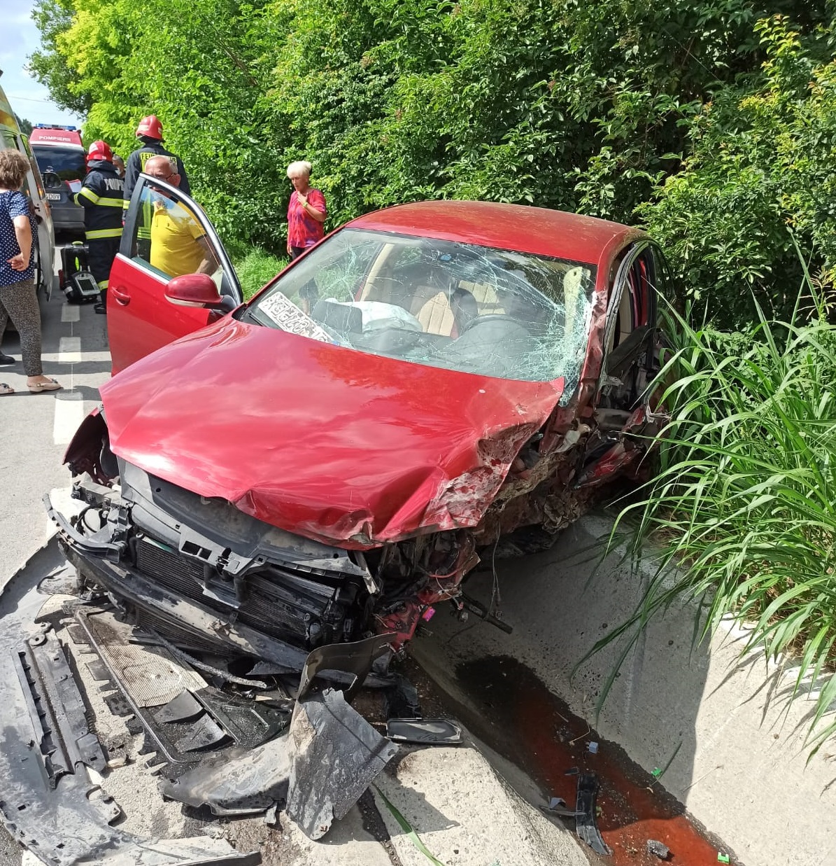 (Foto) Accident la Stupina: Două persoane au ajuns la spital