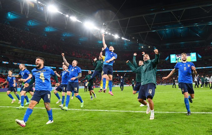 EURO 2020: Italienii au sărbătorit în stradă calificarea în finală