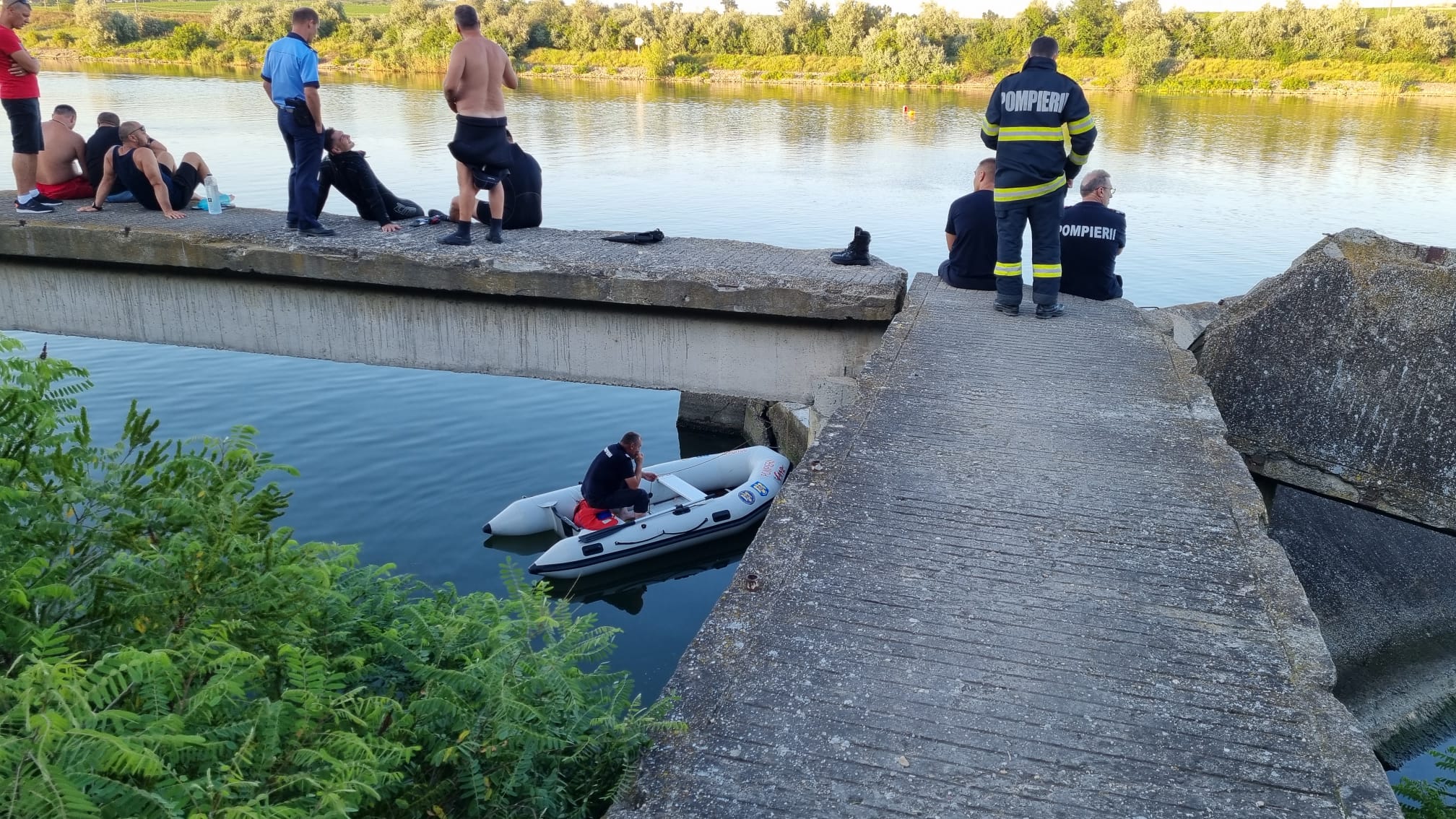 Murfatlar: Un bărbat de 46 de ani, căutat de scafandri după ce a intrat în canal și nu a mai ieșit