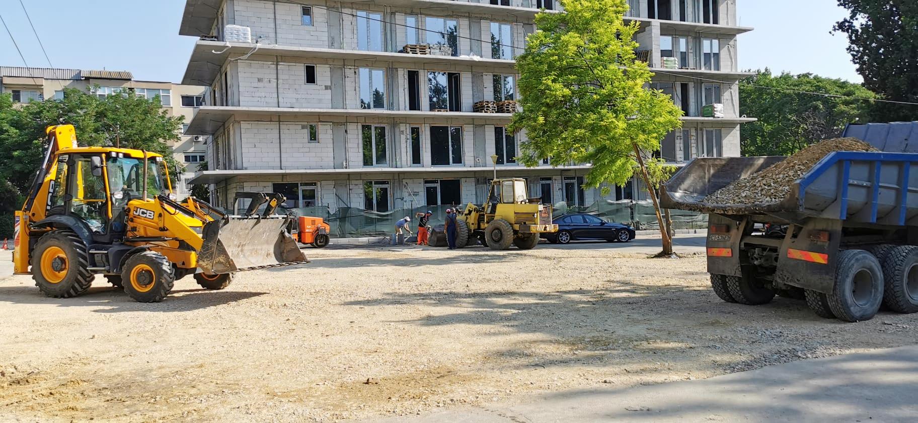 Constanța: Se asfaltează două parcări din zona Dacia