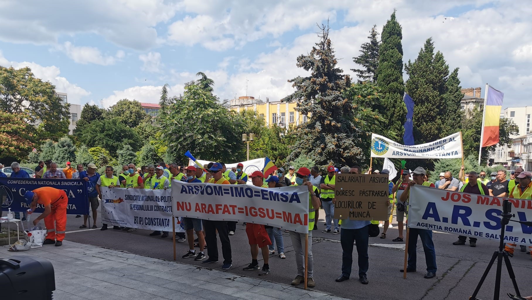Sindicaliștii ARSVOM încep de marți protestele în fața Prefecturii Constanța