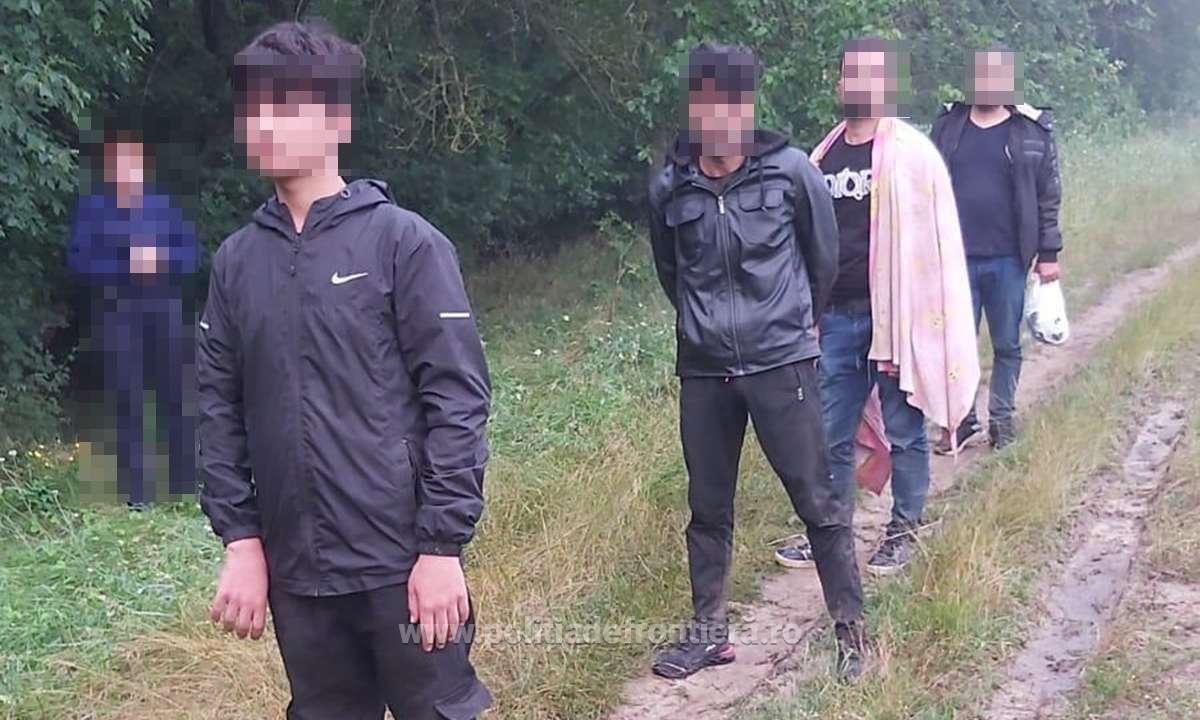 (Video) Cei patru sirieni care au încercat să intre ilegal în România, predaţi autorităţilor bulgare