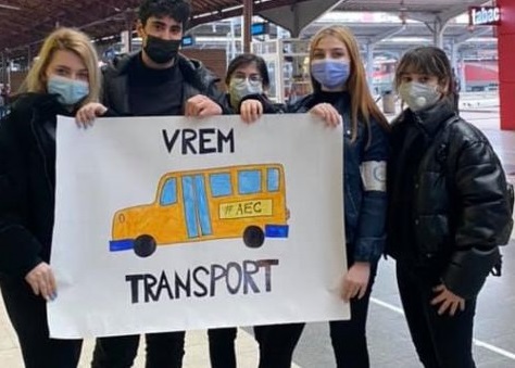 Asociaţia Elevilor Constanța protestează înaintea de alegerilor din PNL, desfășurate astăzi la Casa de Cultură