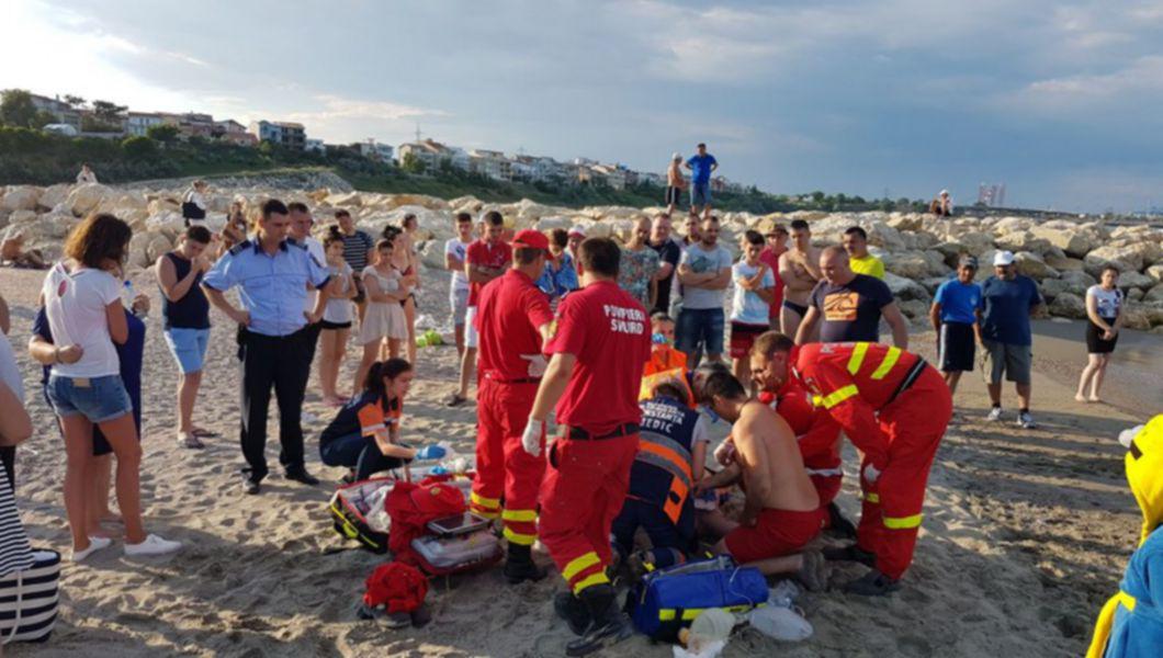 Stațiunea Mamaia: Persoană scosă din apă în stop cardio respirator, se efectuează resuscitarea