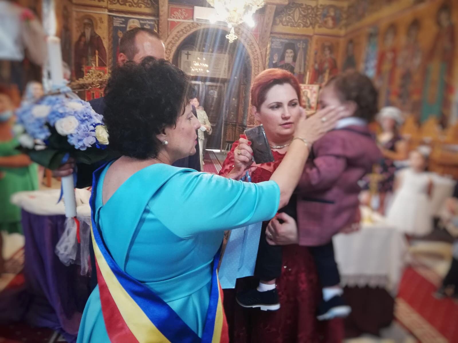 Cumpăna: Alți doi copii abandonați, aflaţi în grija unor asistenţi maternali, au fost încreştinaţi