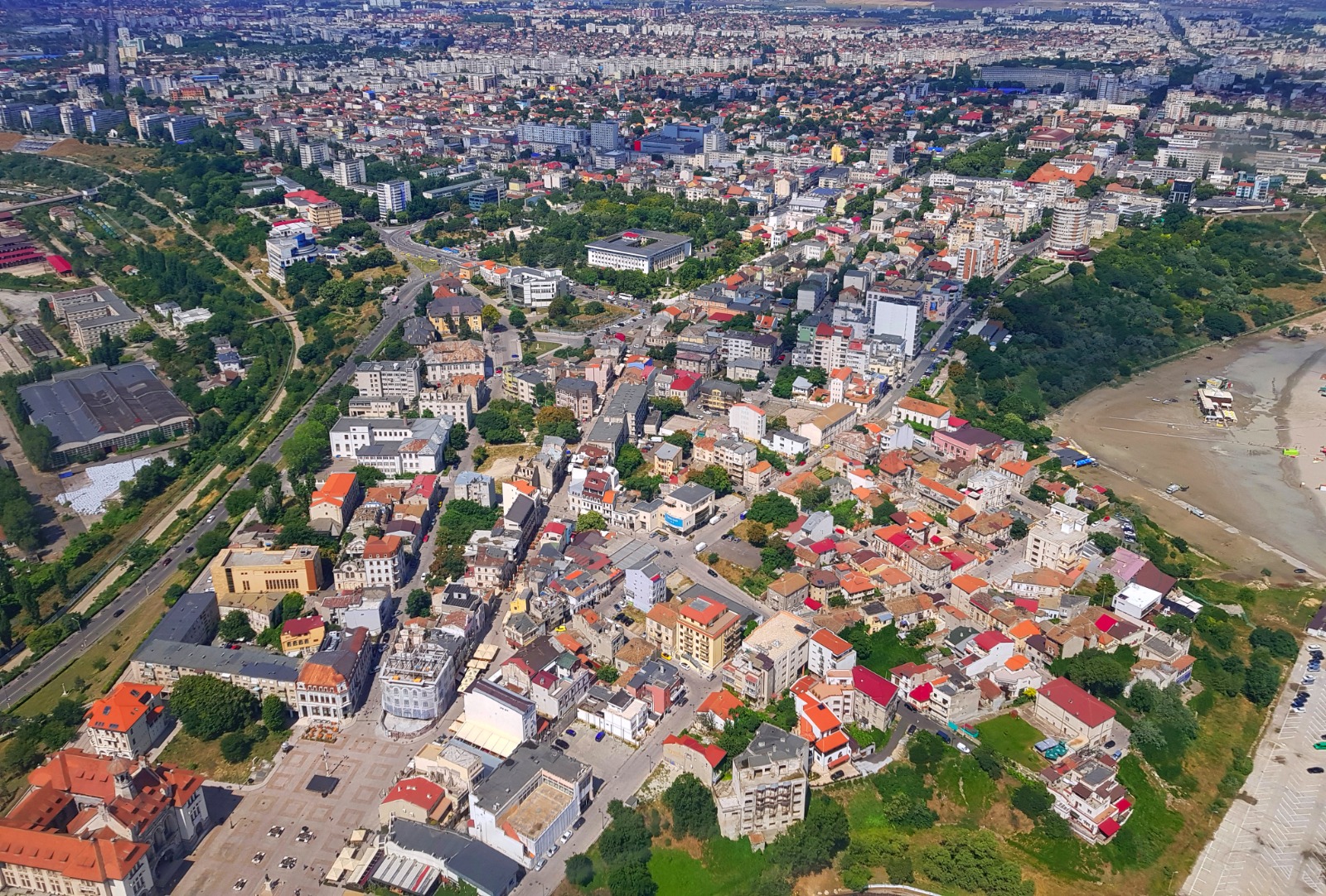 Mâine vor fi efectuate tratamente aviochimice în municipiul Constanța și stațiunea Mamaia