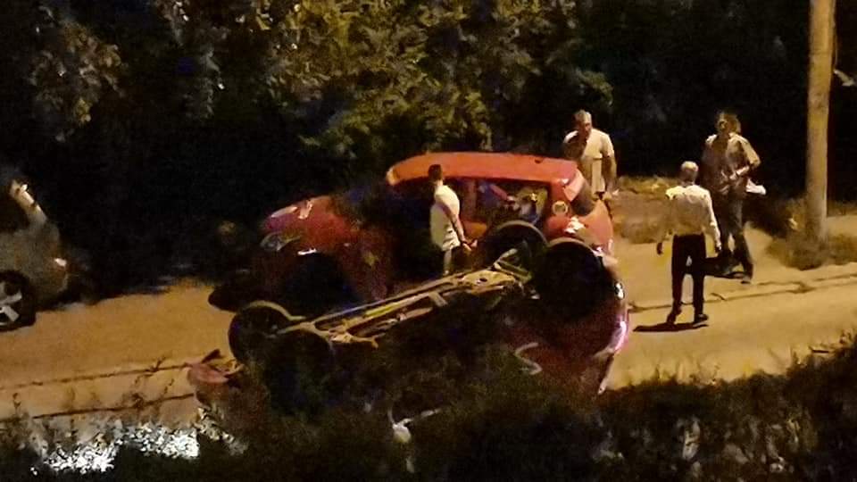 Accident în Constanța între două autoturisme, unul s-a răsturnat