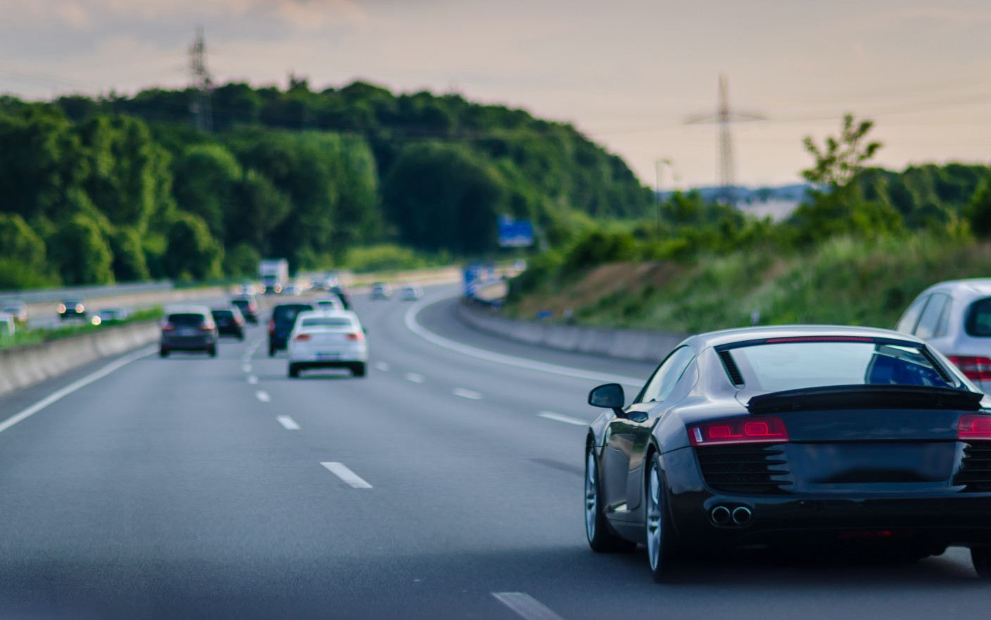 Șoferi inconștienți: Viteze de 288 și 252 kilometri/h pe autostradă