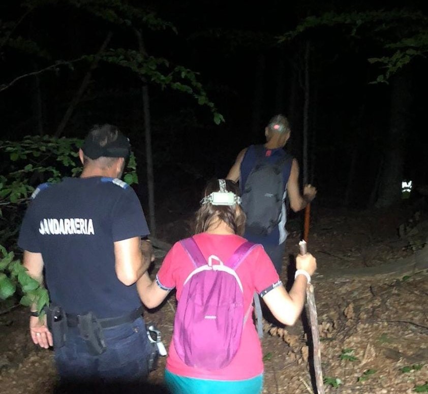 După 3 ore de căutări, doi tineri constănțeni au fost recuperați de pe un traseu montan