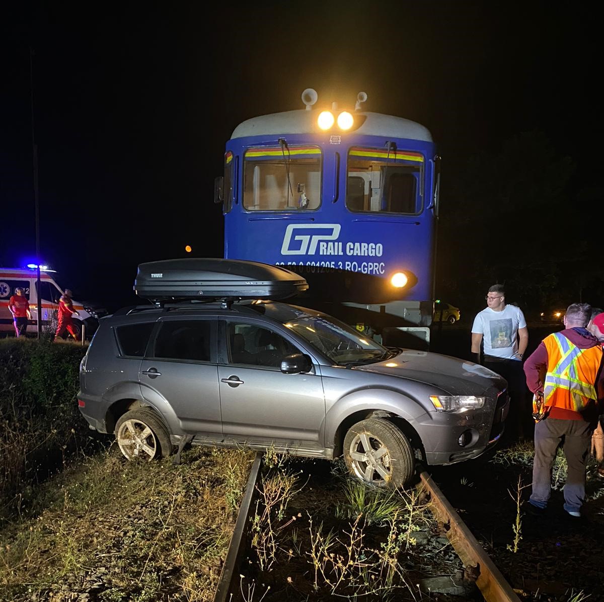 Un tren de marfă a lovit o mașină pe calea ferată în zona Mangalia