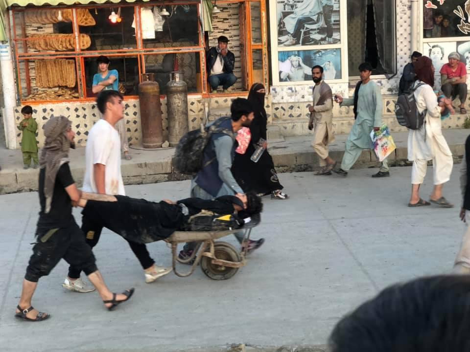 Atac sinucigaș la Kabul. Bilanț șocant: Cel puțin 60 de morți, 140 de răniți. 10 militari americani și-au pierdut viața în explozii