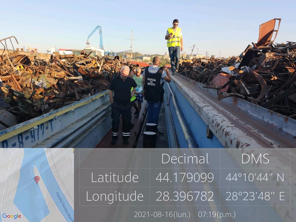 Două barje care transportau peste 1.000 de tone de deșeuri, în tranzit pe teritoriul României, întoarse în Bulgaria