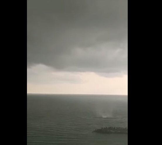 (Video) O turistă a filmat o trombă marină la Mangalia