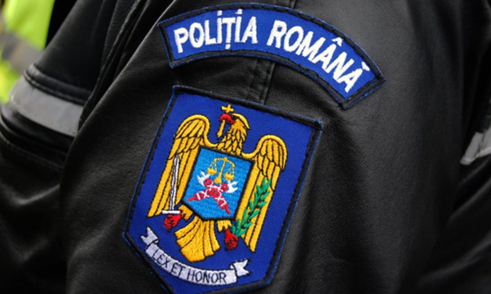 Polițist bătut de două femei după un control de rutină în trafic