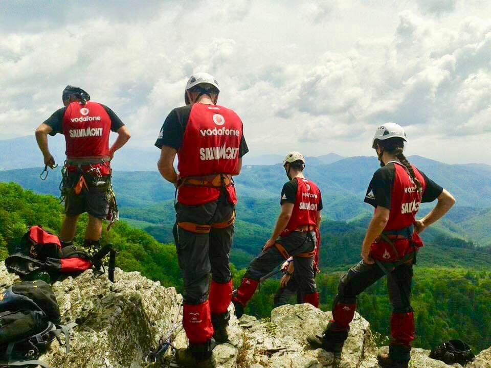 A fost găsit "bine mersi la domiciliu". Tânăr căutat pe munte trei zile, de peste 20 de salvamontiști, pompieri și jandarmi
