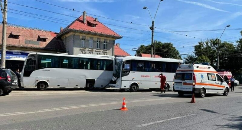 Accident cu 10 victime: Șoferul a făcut stop cardiac la volan