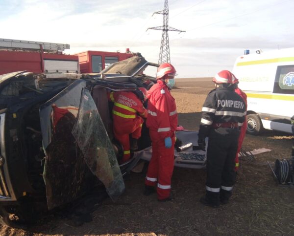 ACCIDENT GRAV pe DN 22A. O femeie a DECEDAT, iar alte două persoane au fost transportate la spital