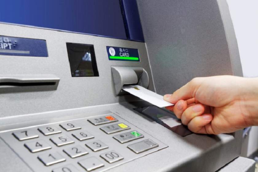 Trei persoane din Medgidia, reținute după ce au furat un card și au scos 27.000 de lei de la bancomate din municipiu