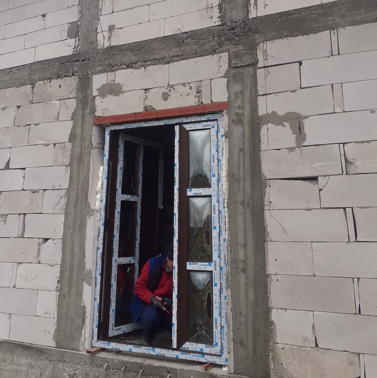 Ce se mai FURĂ prin județul Constanța: Ușa unei case în construcție, din Movilița