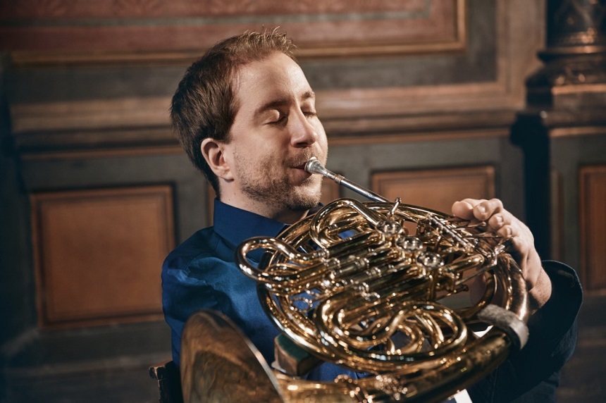 Felix Klieser, născut fără braţe, interpretează Mozart. Lucrarea "Te Deum", în premieră, la Festivalul "Enescu"