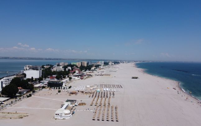 Schimbări pe PLAJELE LĂRGITE din Mamaia: Se vor planta BARIERE DE COPACI și ARBUȘTI la jumătatea plajelor și în zona de delimitație cu plajele vecine