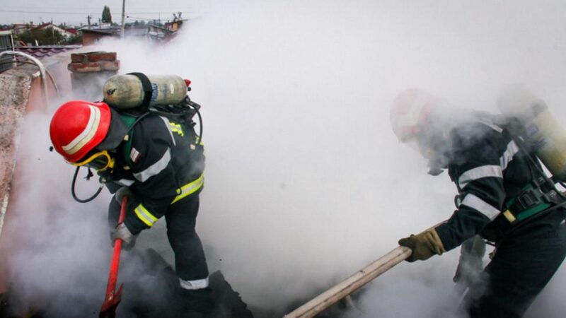 Incendiu puternic la un hotel din Eforie Sud. În hotel se aflau peste 80 de persoane, printre care 5 copii
