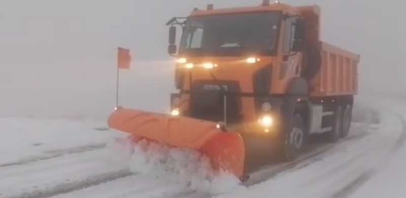 (VIDEO) Ninge pe Transfăgărăşan. Se deszăpezește în zona turistică Bâlea