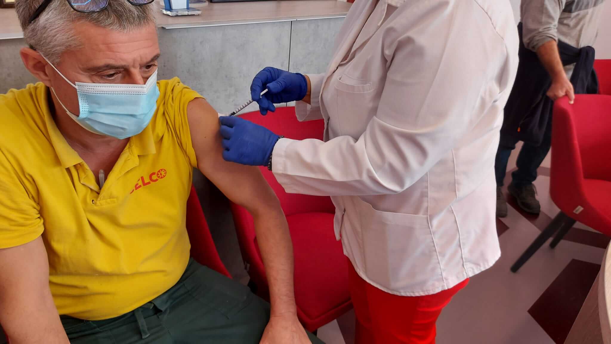 PRIMĂ de 1000 de lei pentru angajații care se VACCINEAZĂ. Vezi ce companie constănțeană oferă acești bani!
