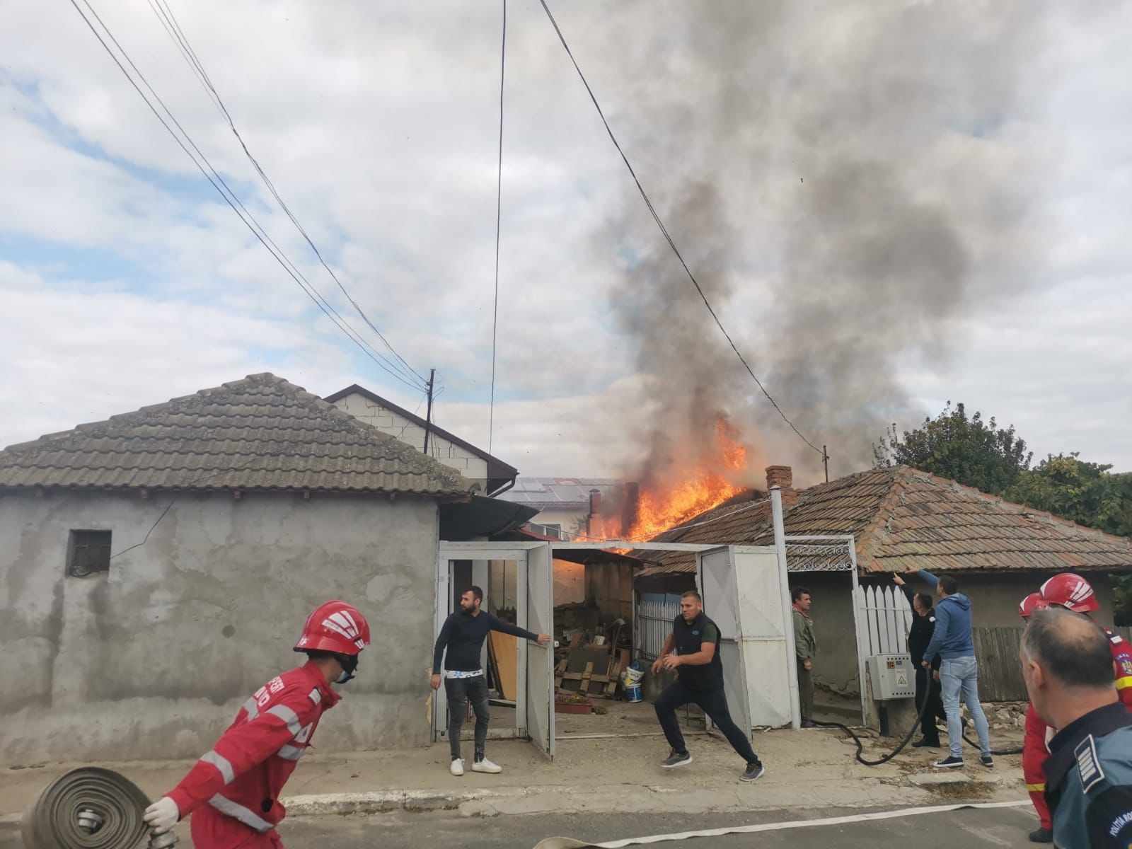 (Video) Incendiu la o casă din Medgidia