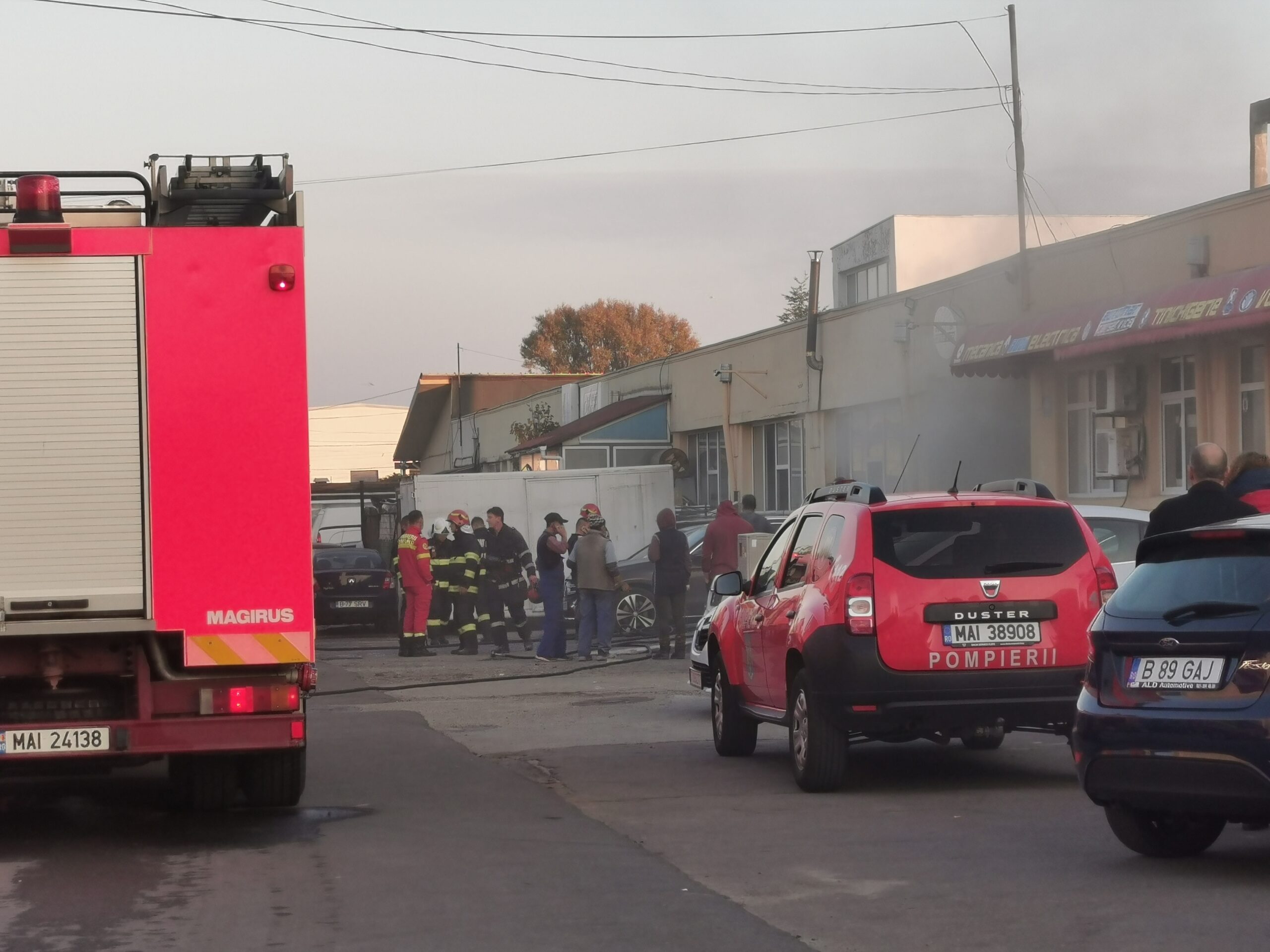 INCENDIU la un service auto în Constanța. ARDE o gaură de evacuare de la un cuptor de vopsitorie