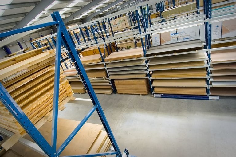 Prețurile la materialele de construcții vor EXPLODA. Lemnul se va scumpi puternic