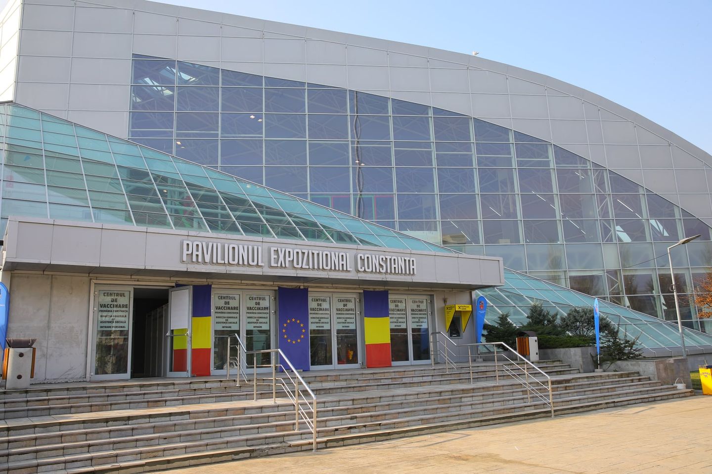 Persoanele vaccinate în luna septembrie, așteptate să ridice TICHETELE DE MASĂ de la Pavilionul Expozițional