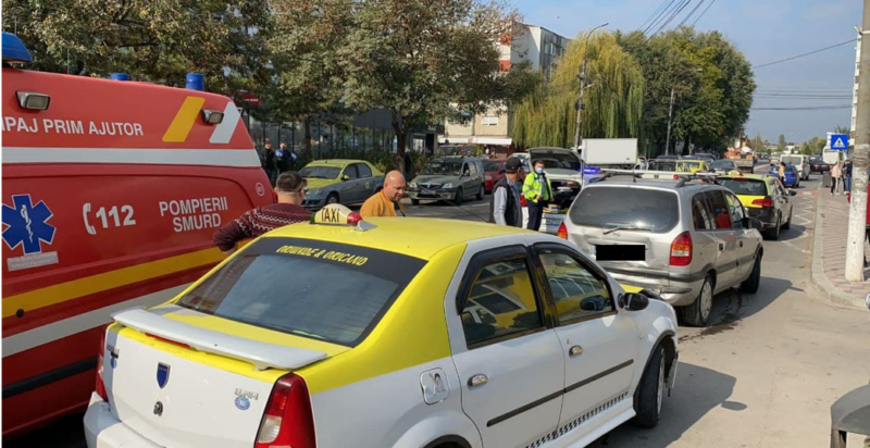 Accident în fața Judecătoriei Medgidia. O persoană, transportată la Spitalul din Cernavodă