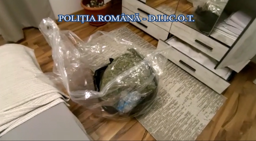 Doi constănțeni reținuți pentru TRAFIC DE DROGURI. La PERCHEZIȚII au fost găsite cannabis, ecstasy și ketamină
