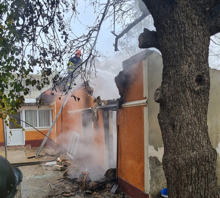 Un bărbat a fost găsit MORT în propria locuință din Niculițel, în urma unei explozii