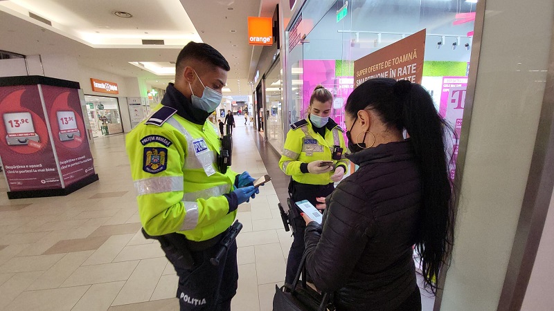 Polițiștii și jandarmii constănțeni, verificări în centrele comerciale din Constanța
