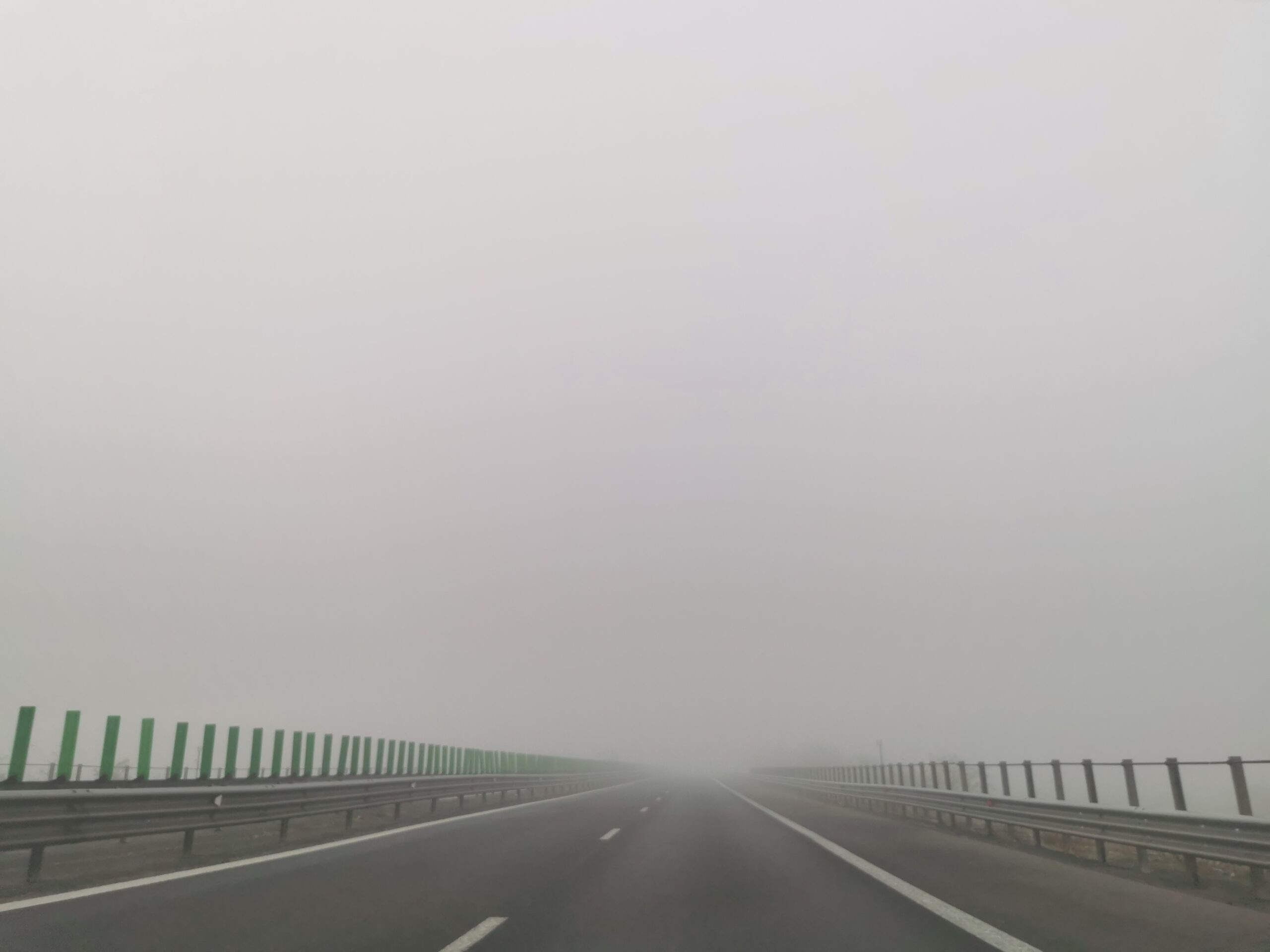 Atenție șoferi! Ceață pe A2, vizibilitatea este redusă