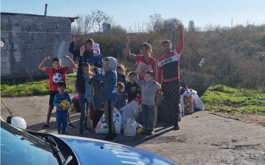 Polițiștii de la Transporturi au adus bucurie mai multor familii din Constanța 