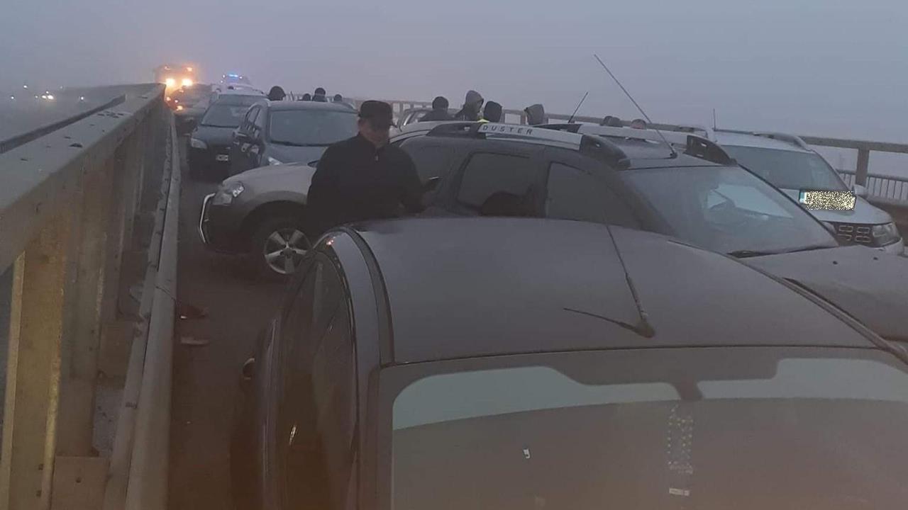 Carambol cu 21 de mașini. Traficul este total BLOCAT