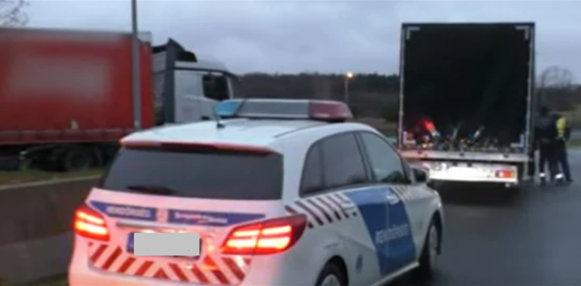 Cinci români, suspectaţi că au FURAT 121 de televizoare dintr-un camion, din Ungaria