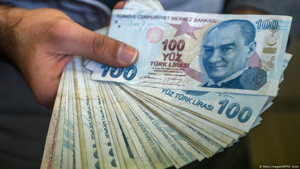 Lira turcească atinge un nou MINIM record