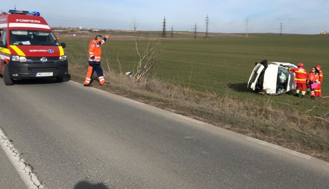 O mașină s-a răsturnat la ieșire din Medgidia spre Valea Dacilor