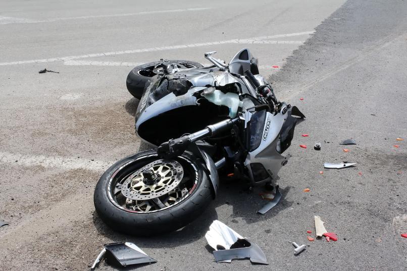 Motociclist rănit într-un accident, la ieșire din localitatea Valu lui Traian