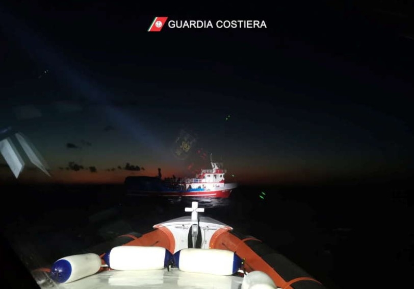 O navă românească, implicată într-o misiune dificilă de salvare a unor migranți din Marea Mediterană