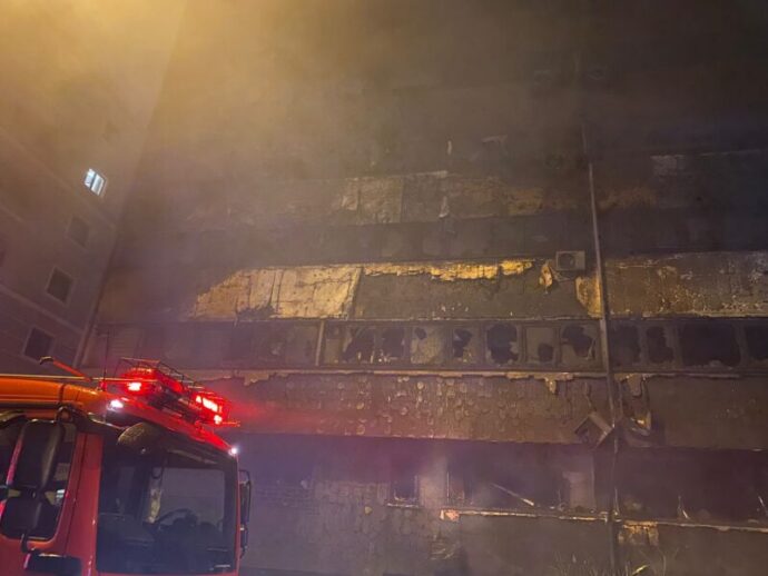 Adolescentul de 15 ani, acuzat că a provocat INCENDIUL de la blocul de pe strada Grindeanu, ARESTAT PREVENTIV