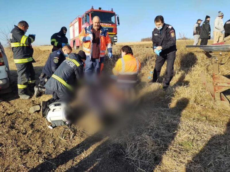Accident de muncă în apropiere de Hârşova: Un bărbat a MURIT după ce a căzut din remorca unui tractor