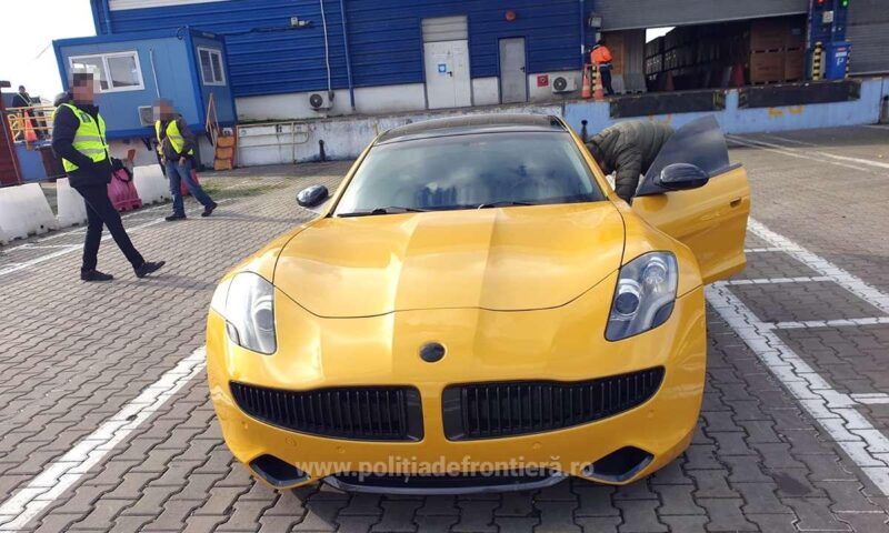 Bolid de lux, oprit de polițiști în Portul Constanța. Mașina ar fi fost subevaluată în acte și ar costa de 5 ori mai mult